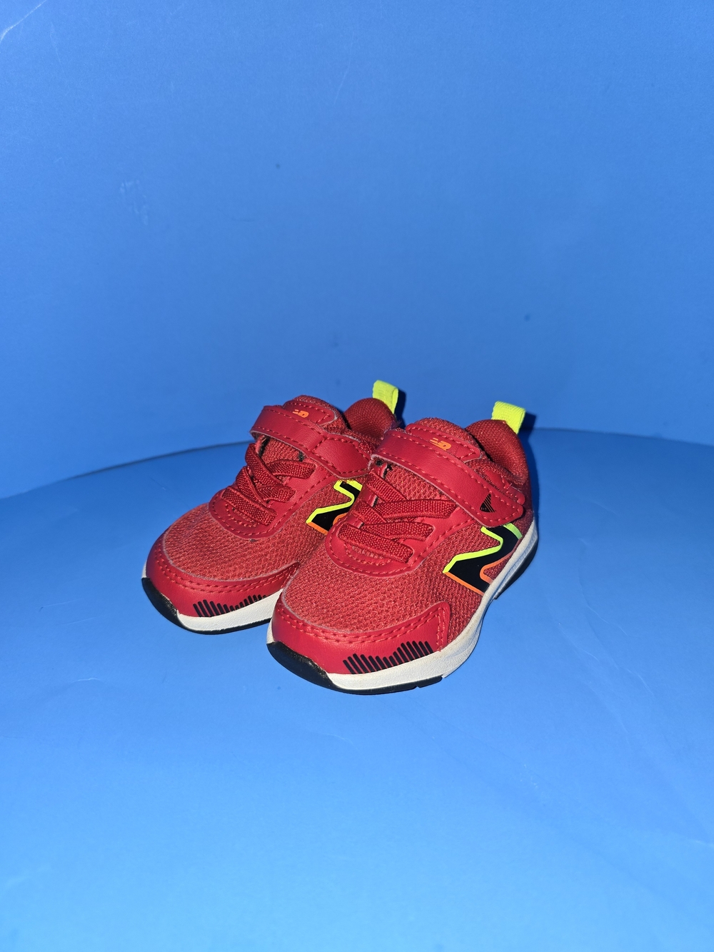 ❤️ TOO CUTE! New Balance Toddler Sneakers ❤️ Size 3 Red Neon Running Shoes NWOB